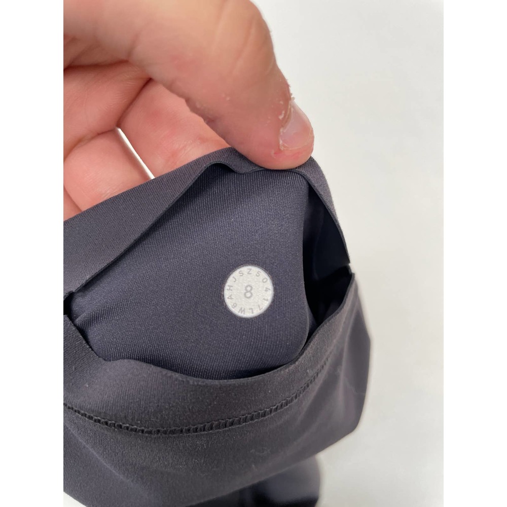 Lululemon In Movement Crop Everlux 19" Deep Coal Sz 8 High Rise - Picture 4 of 4
